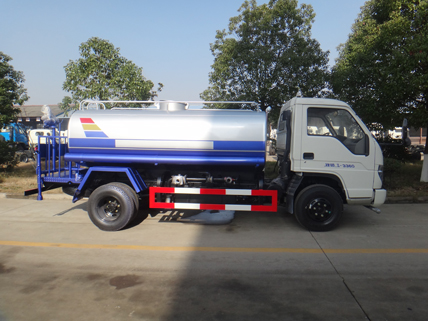 福田5噸灑水車
