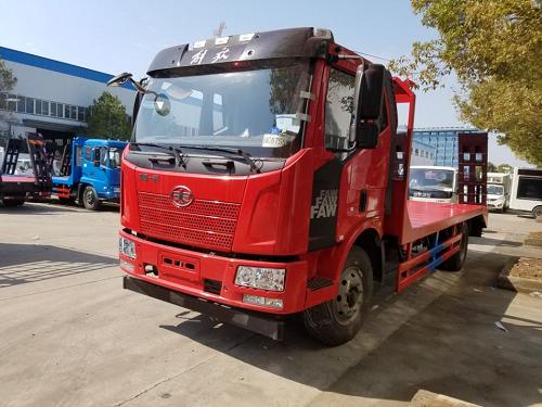 一汽長春出產，J6豪華系列駕駛室，大車的外觀，小轎車的駕駛享受