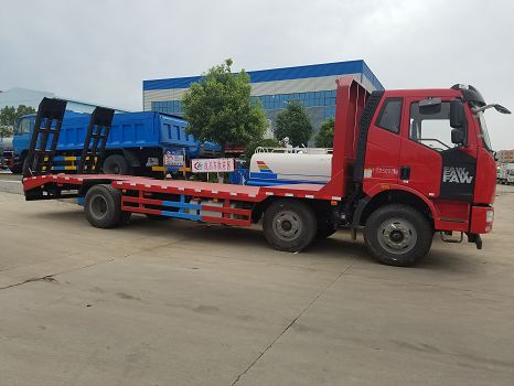 國六解放J6前四后四挖機平板車