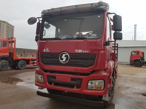 陜汽前四后八大挖機平板拖車直銷13607281988，配置350濰柴發動機，法士特變速箱，16噸輪邊減速后橋，原廠空調