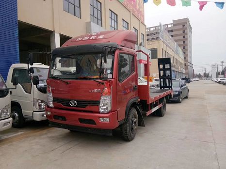 時(shí)風(fēng)藍(lán)牌小挖機(jī)拖車廠家直銷電話：13607281988，時(shí)風(fēng)藍(lán)牌小挖機(jī)拖車圖片，藍(lán)牌小挖機(jī)拖車參數(shù)資料
