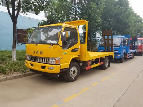 江淮藍(lán)牌小挖機(jī)運(yùn)輸車廠家銷售電話；13607281988，江淮小挖機(jī)平板車價(jià)格，江淮小挖機(jī)拖車配置參數(shù)，江淮小挖機(jī)平板拖車圖片介紹
